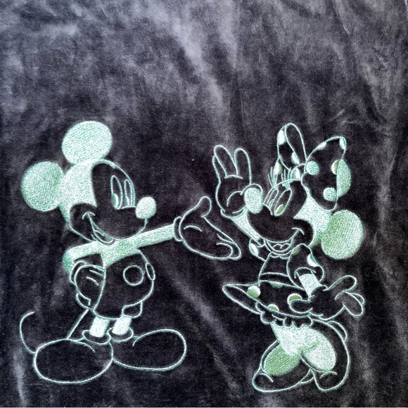 VINTAGE EMBROIDERED DISNEYLAND HONG KONG FLEECE JACKET - Picture 7 of 12